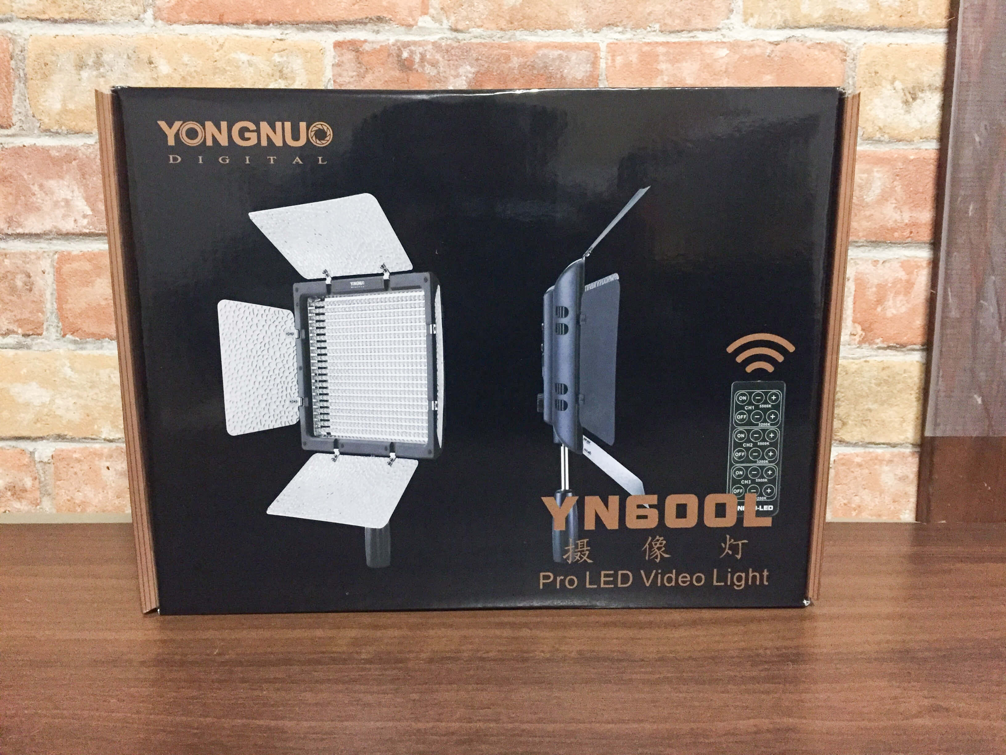 Youtuber御用達のYONGNUO YN-600 LEDビデオライト